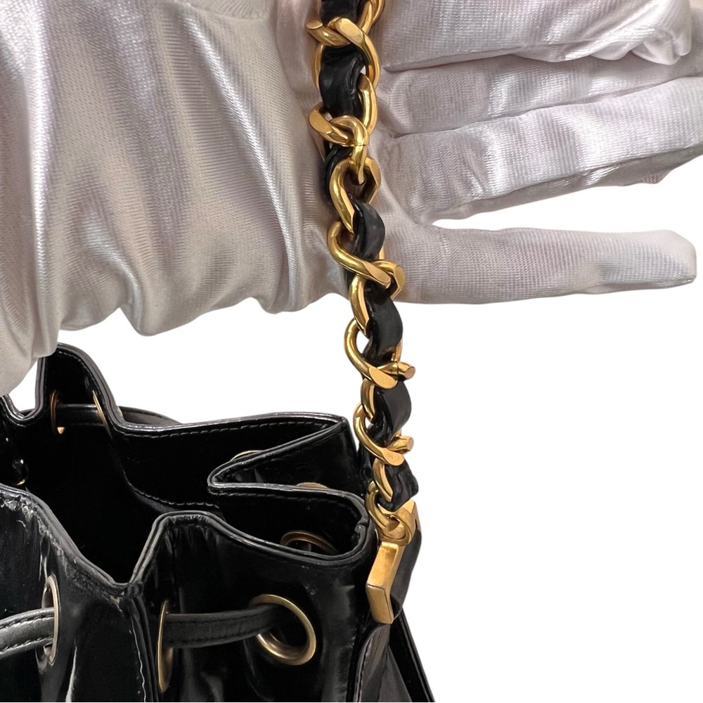 Chanel Vintage Black Patent Leather Bucket Bag 24K Gold-Plated Hardware & Pouch - Picture 9 of 16